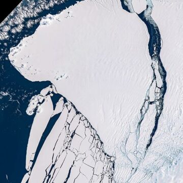 Αποκόλληση τεράστιου παγόβουνου στην Ανταρκτική