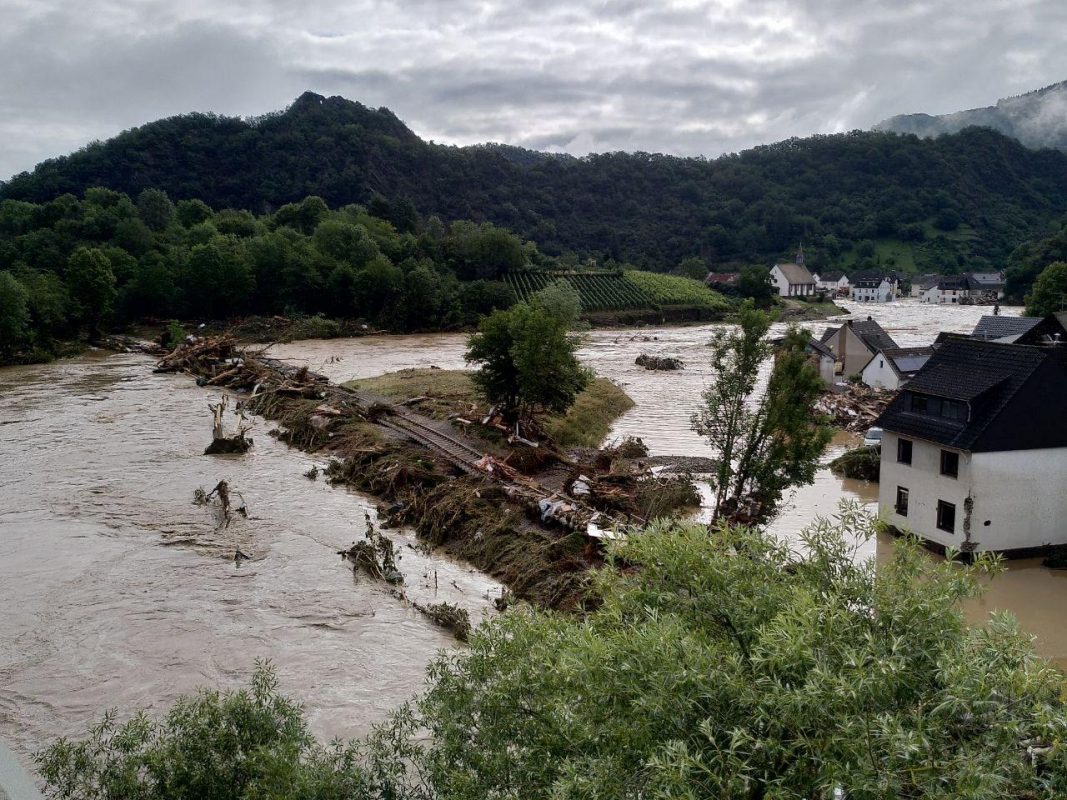Πλημμύρα στην κοιλάδα του Ahr (Ρηνανία-Παλατινατο, Γερμανία) τον Ιούλιο του 2021. Πηγή: Martin Seifert/Wikimedia, CC0 1.0